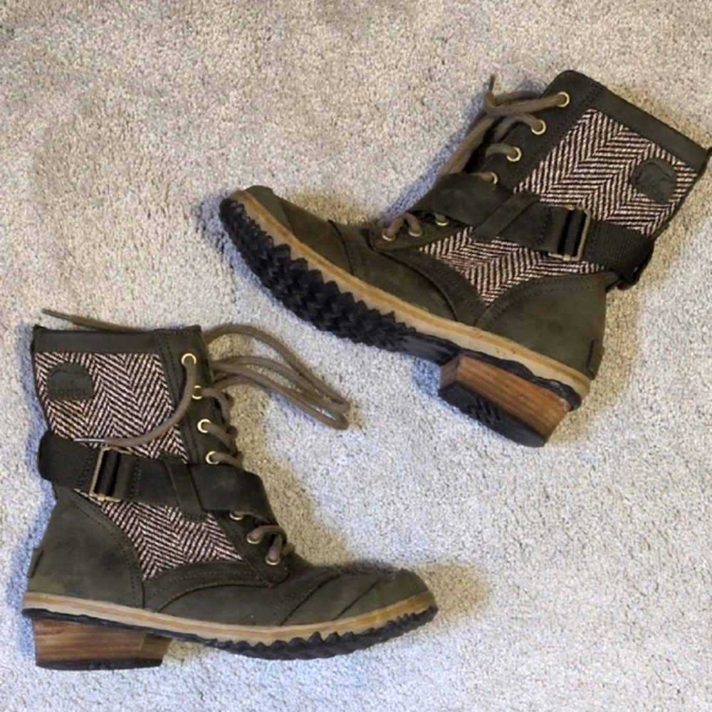 Sorel Slimboot Olive Leather And Herringbone Size 7.5